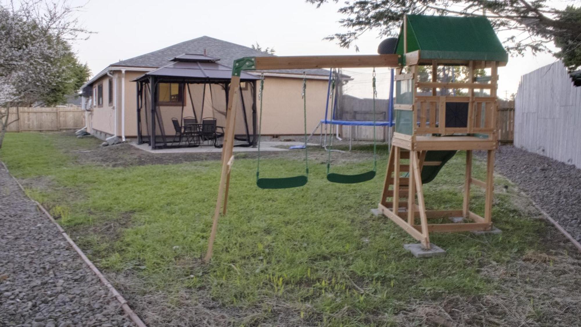 Private Home - Playground, Jumping Mat, Bbq, Darts, Firepit, Gazebo, 4 Smart Tvs, White Cotton Bedding, - The Redwood Cul-De Sac Beach Retreat Crescent City Exterior photo