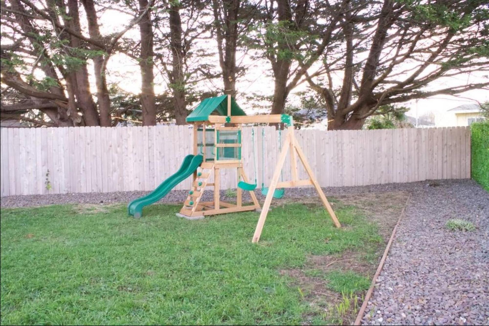 Private Home - Playground, Jumping Mat, Bbq, Darts, Firepit, Gazebo, 4 Smart Tvs, White Cotton Bedding, - The Redwood Cul-De Sac Beach Retreat Crescent City Exterior photo